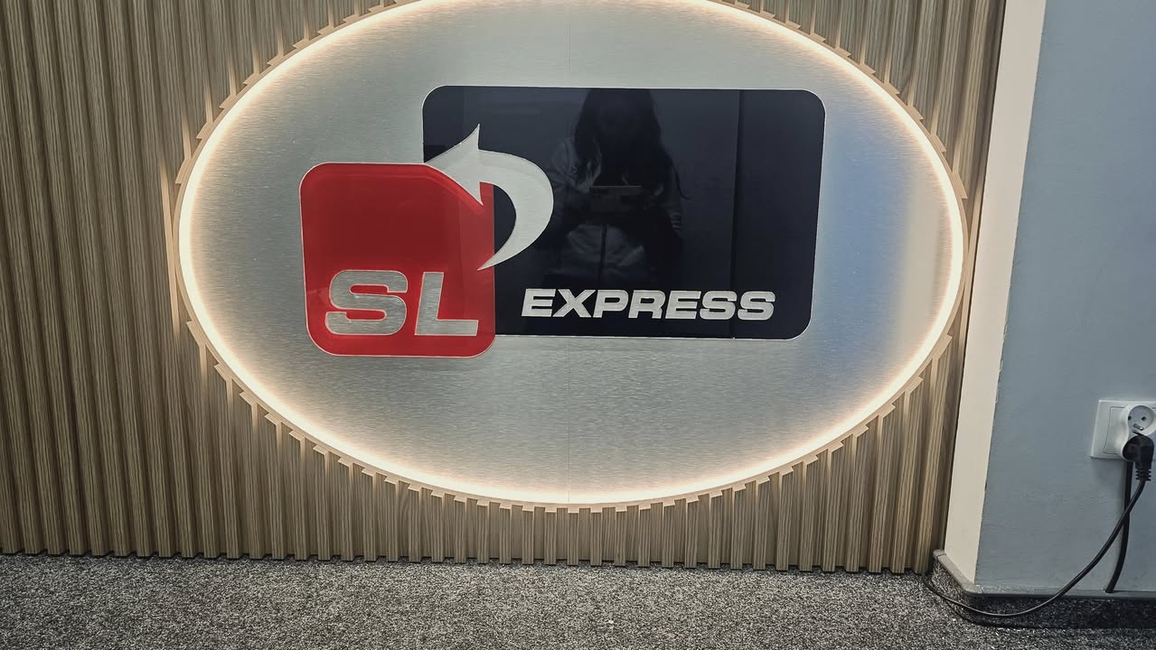 Logo z plexi - realizacja 5